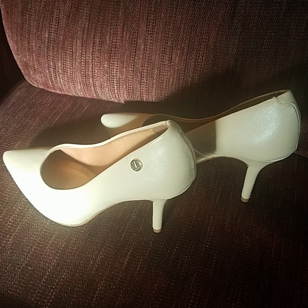 Shoes - Picture 2 of 7